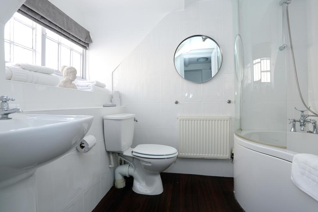 The Loopy Shrew Hotel Shrewsbury Room photo